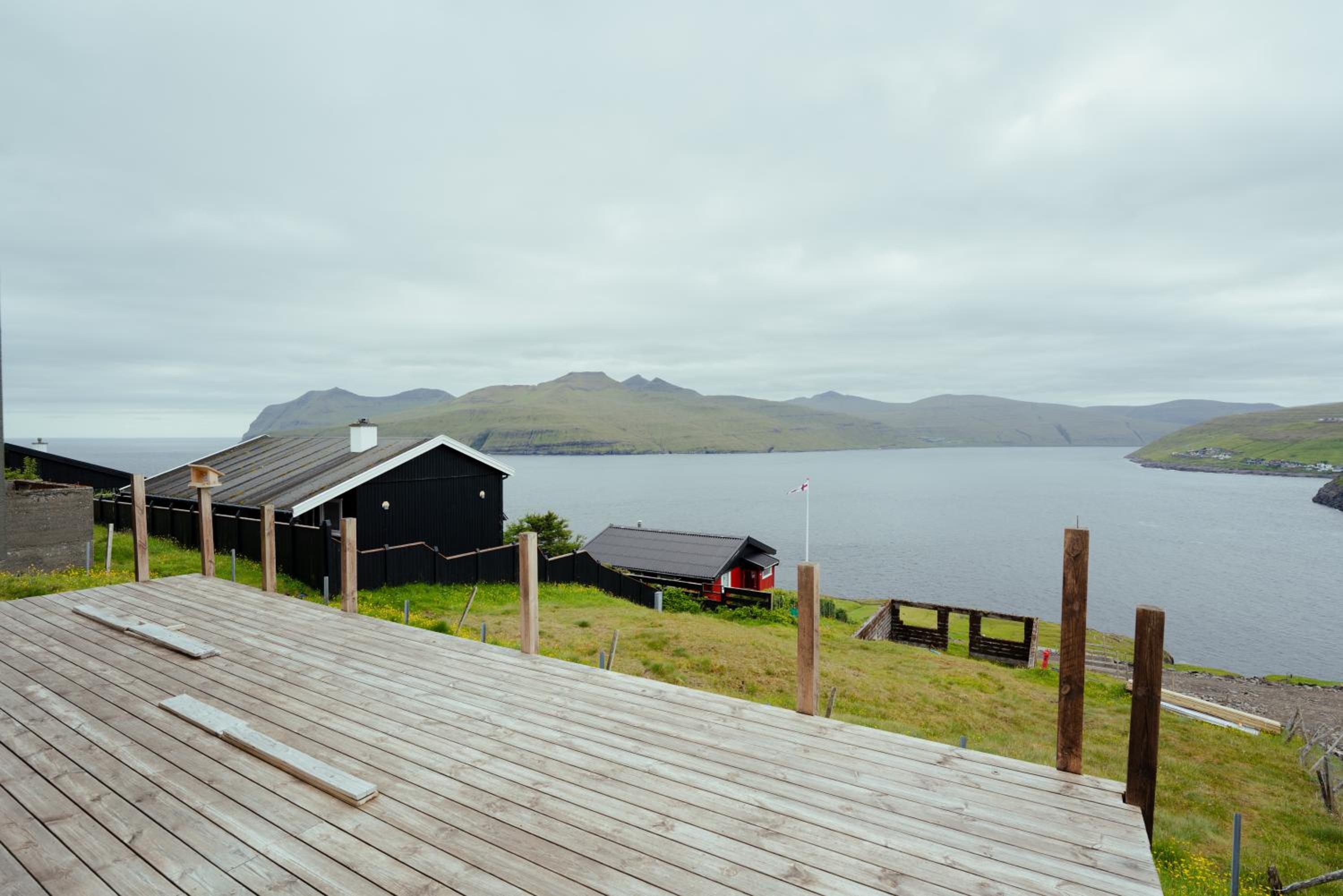Peaceful Panoramic Retreat in Leynar
