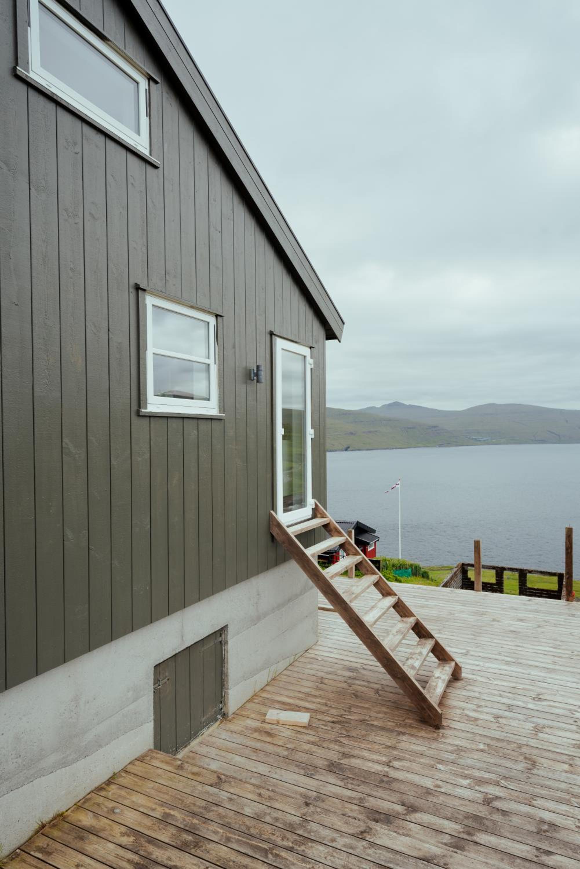 Peaceful Panoramic Retreat in Leynar