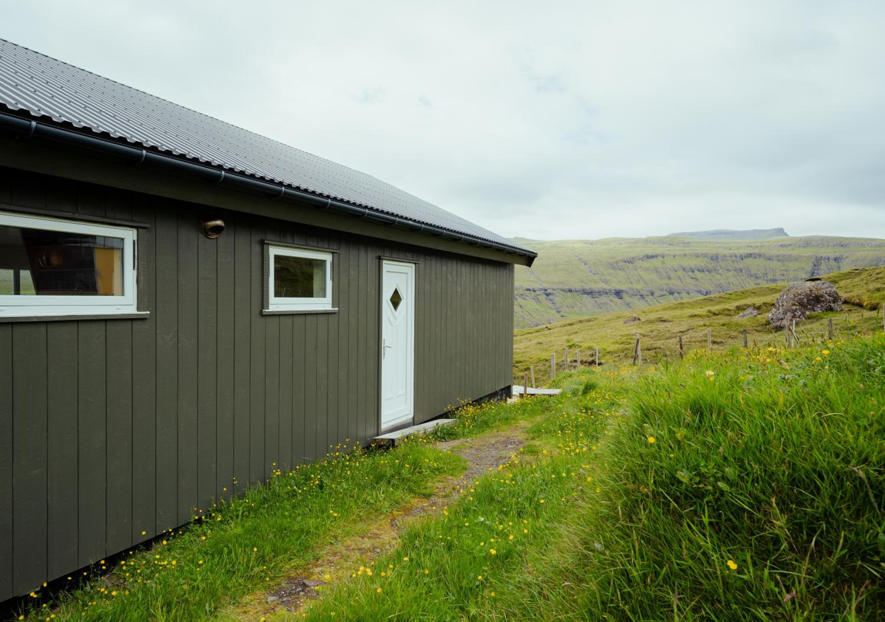 Peaceful Panoramic Retreat in Leynar