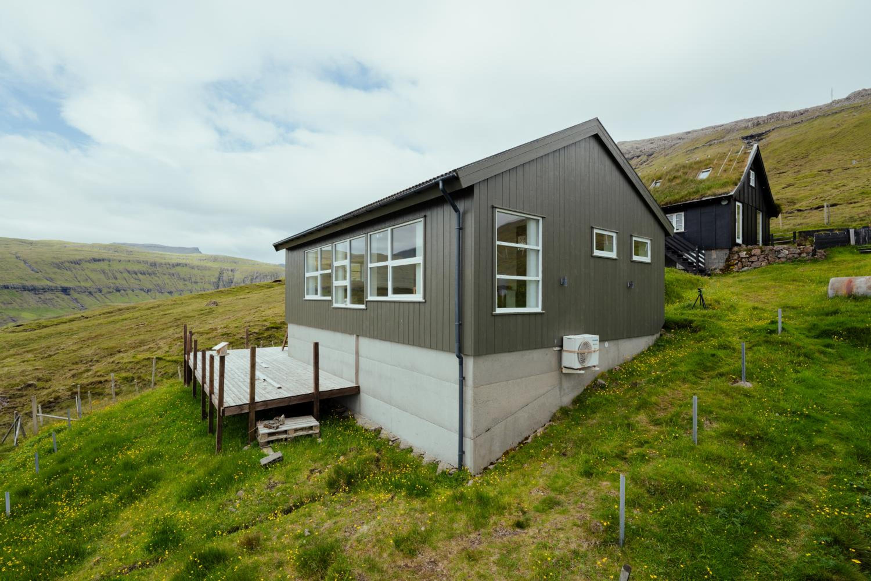 Peaceful Panoramic Retreat in Leynar