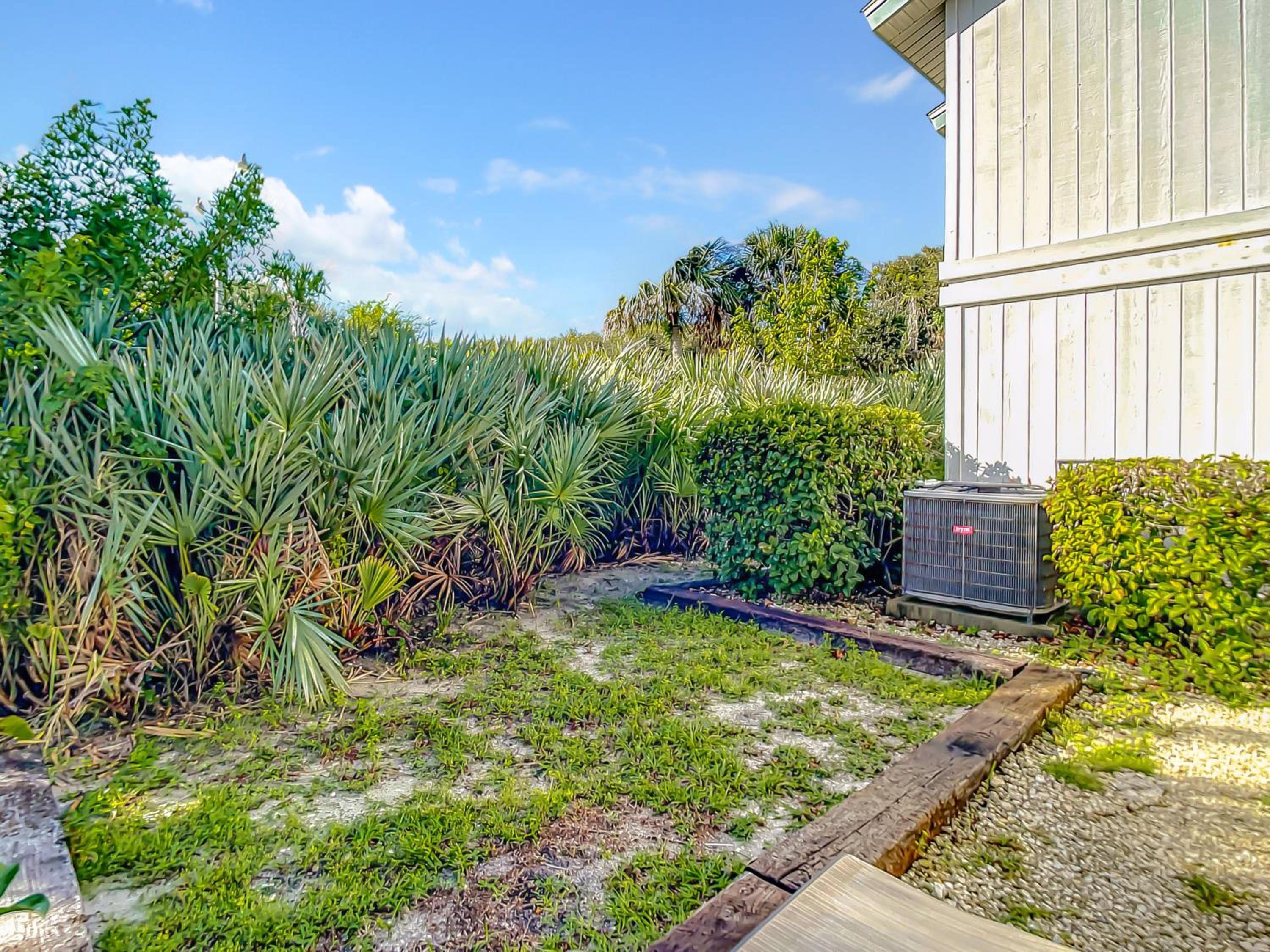 Lovely 1 bedroom 1 bath condo located within walking distance to car free beach. SC158