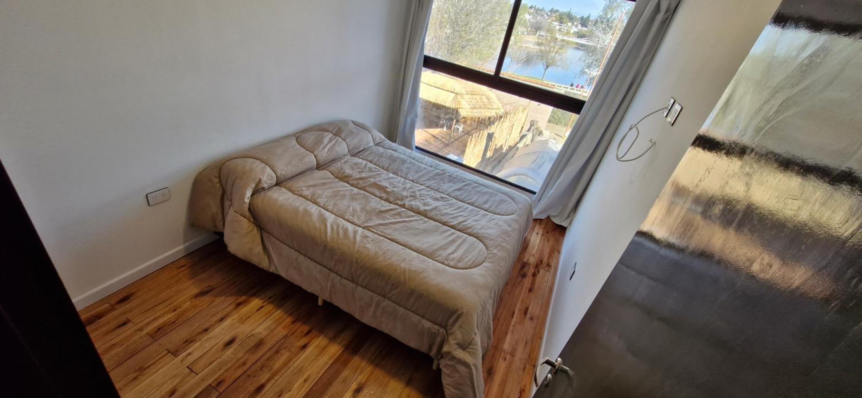 Vivisierras, Duplex de categoría centro Carlos Paz vista frente al lago, 3 dormitorios, 2 baños, acceso inteligente
