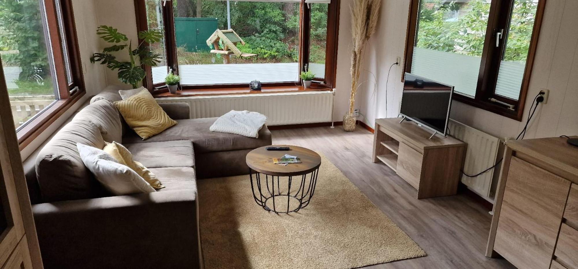 DUSHI27 Chalet met zwembad op familiecamping De Vossenburcht No Workers allowed view 4