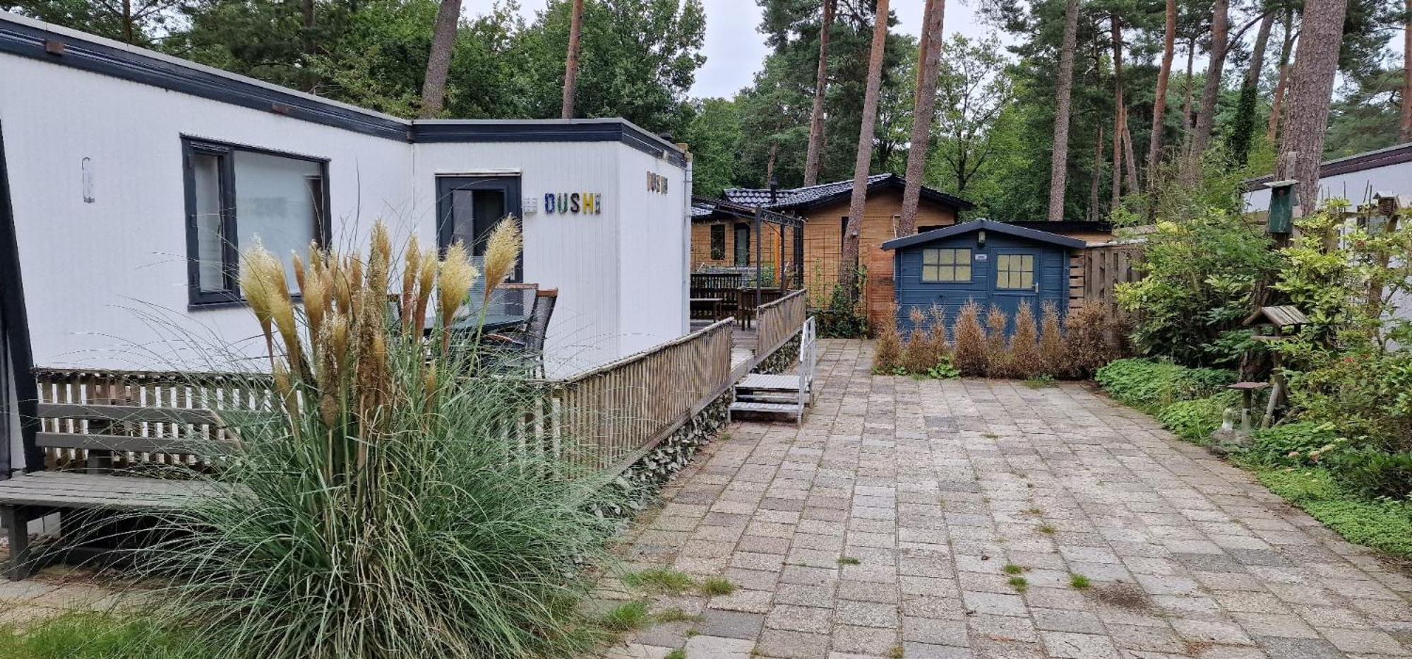 DUSHI27 Chalet met zwembad op familiecamping De Vossenburcht No Workers allowed view 2