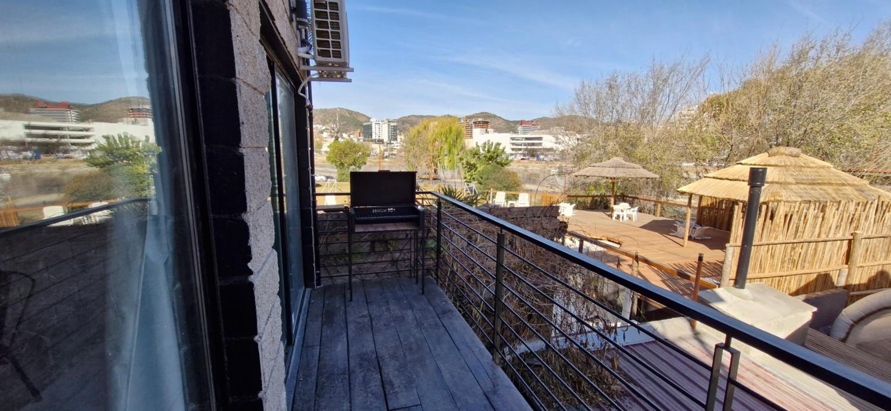 Vivisierras, Duplex de categoría centro Carlos Paz vista frente al lago, 3 dormitorios, 2 baños, acceso inteligente