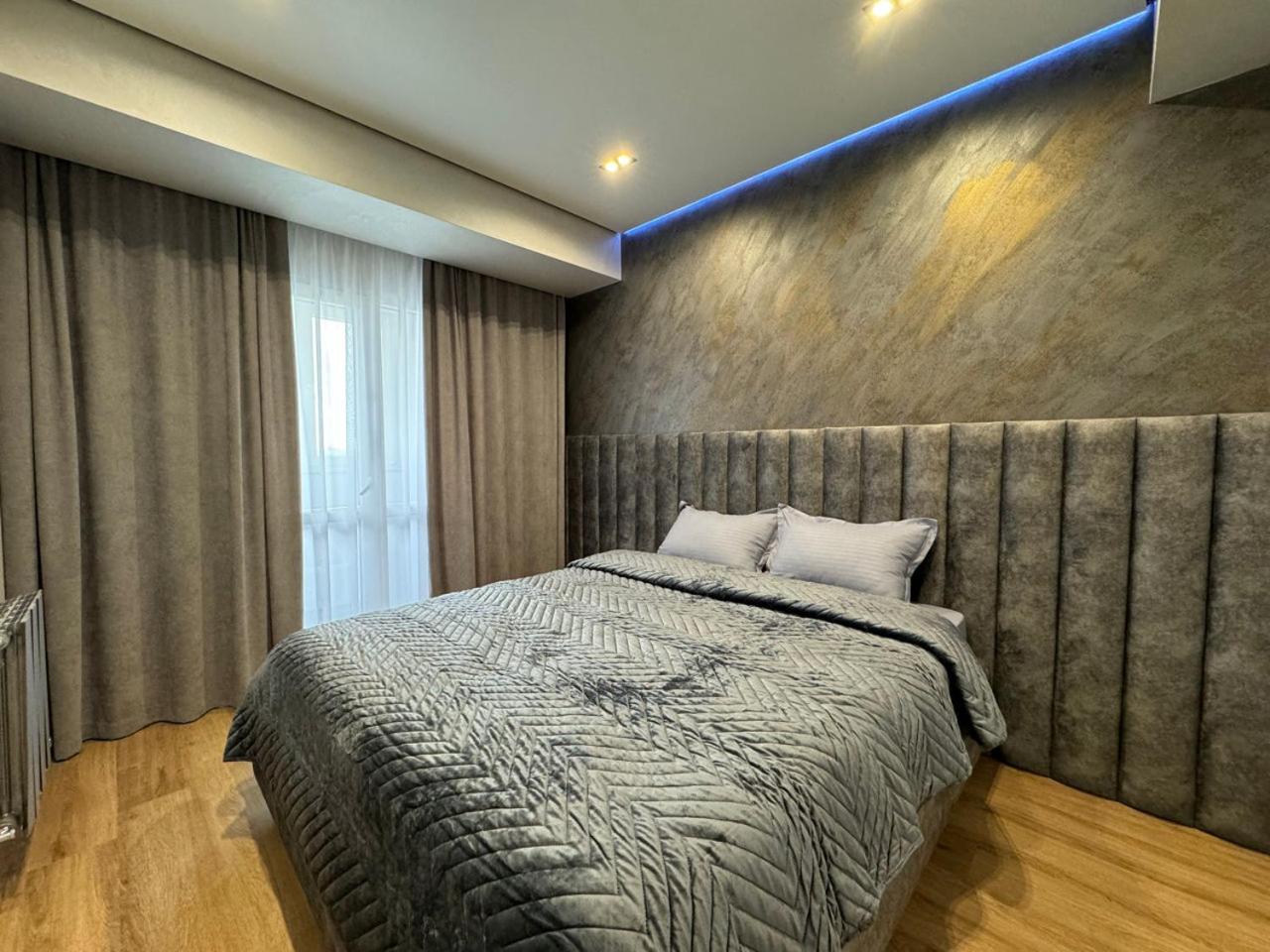 Center Chisinau one bedroom & living room apartment