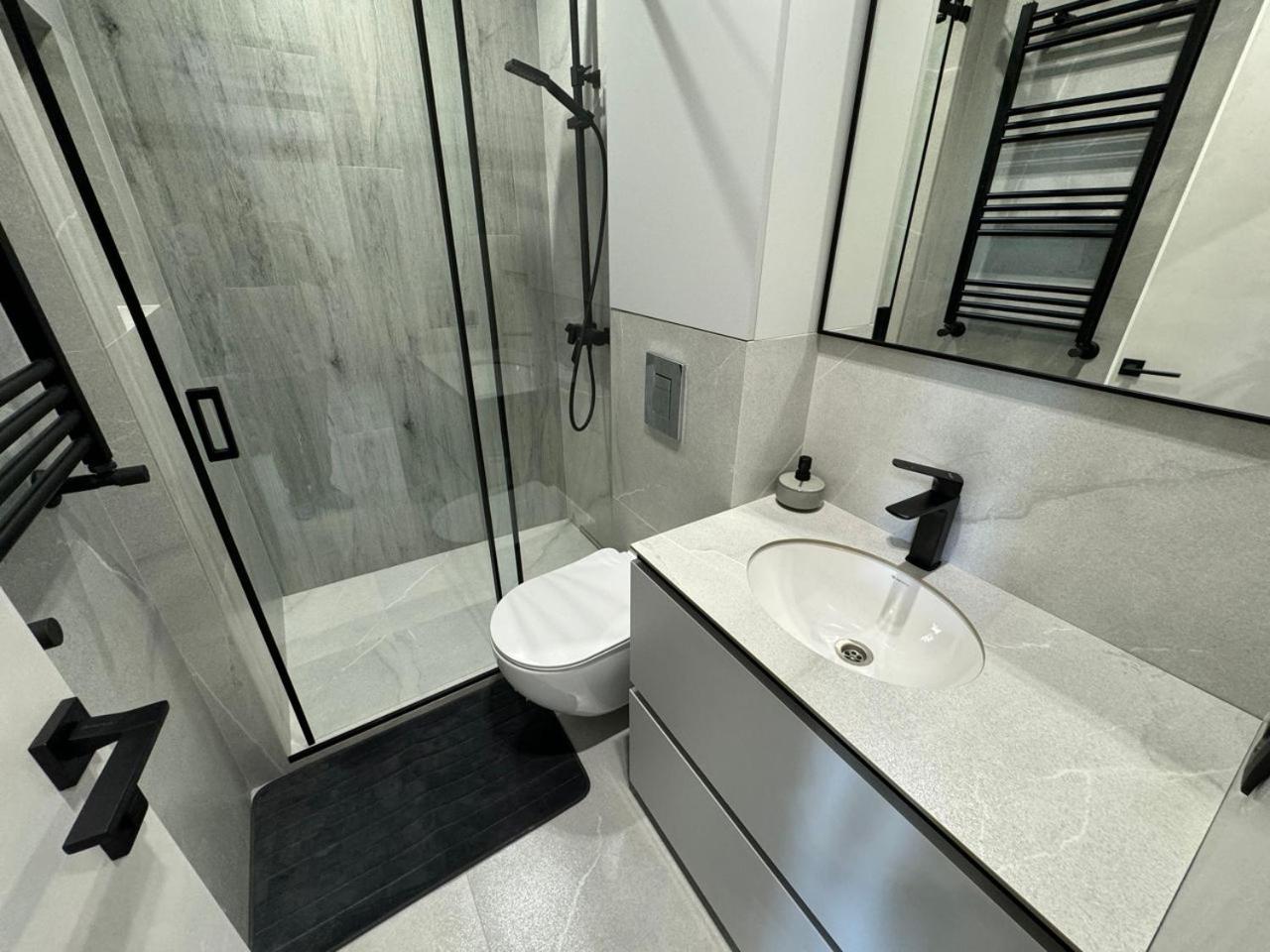 Center Chisinau one bedroom & living room apartment