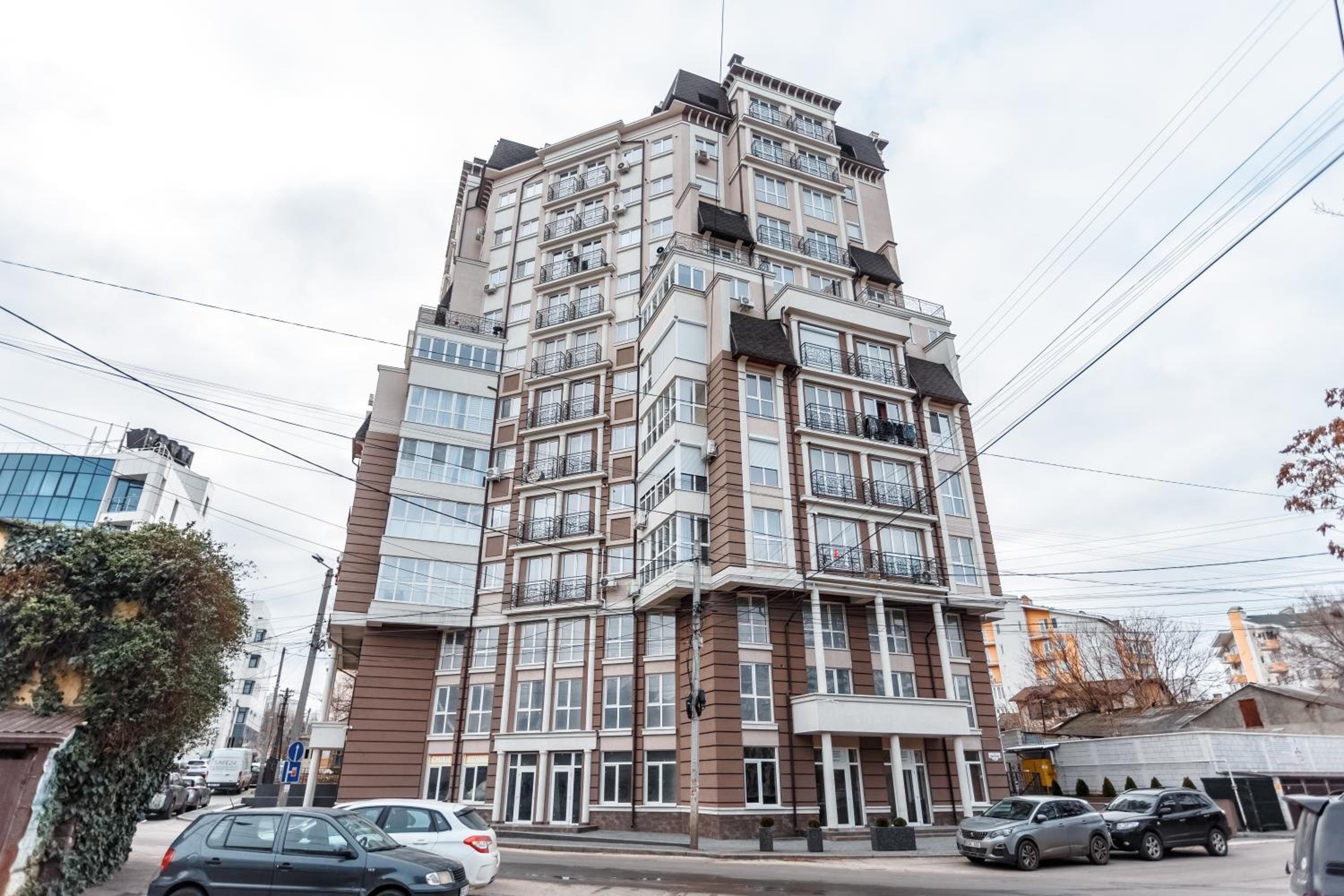 Center Chisinau one bedroom & living room apartment