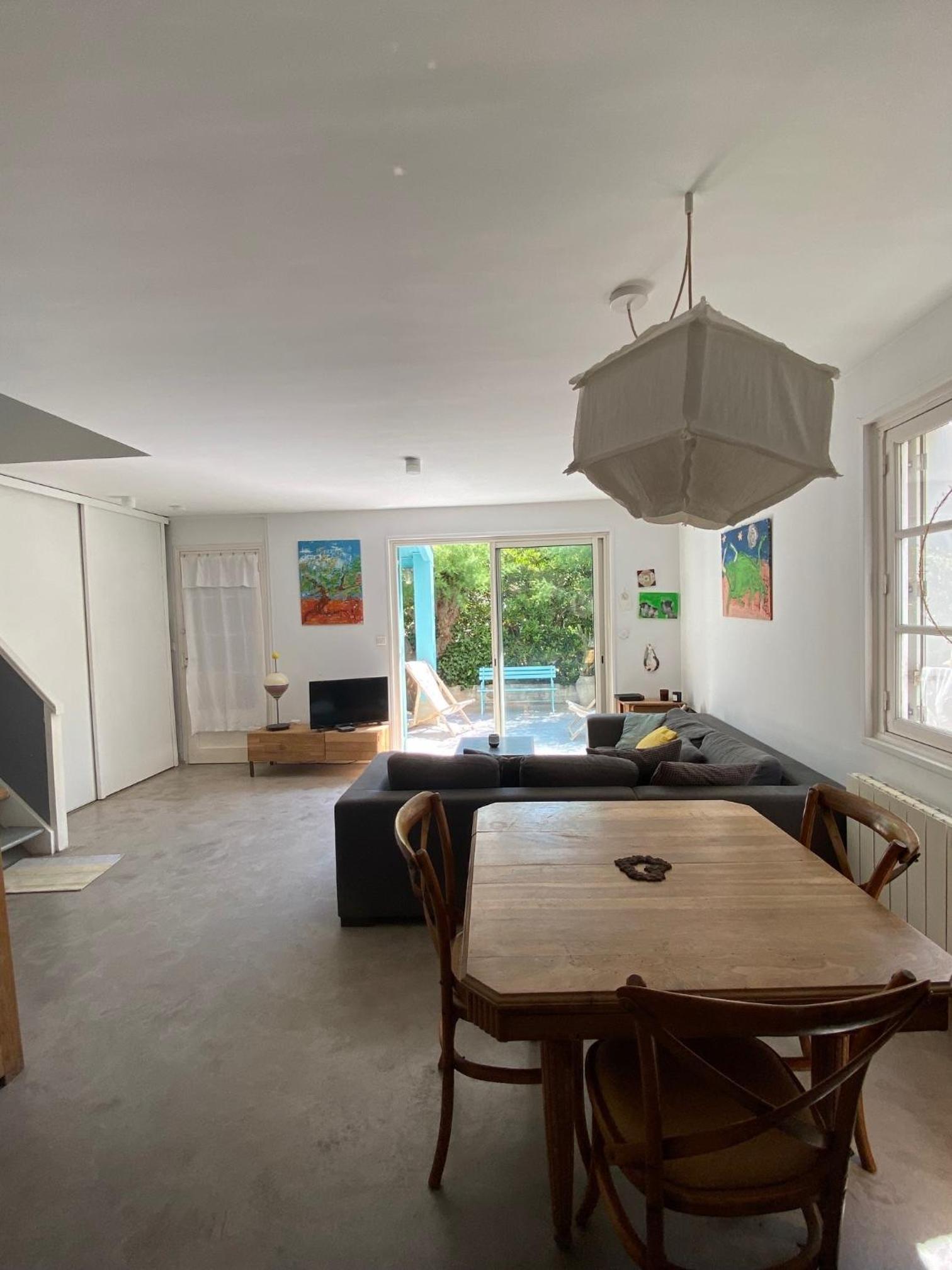 Maison 300 m de la plage avec un bel extérieur