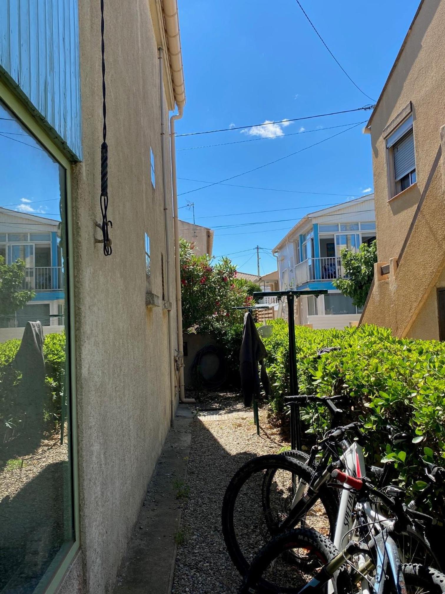 Maison 300 m de la plage avec un bel extérieur