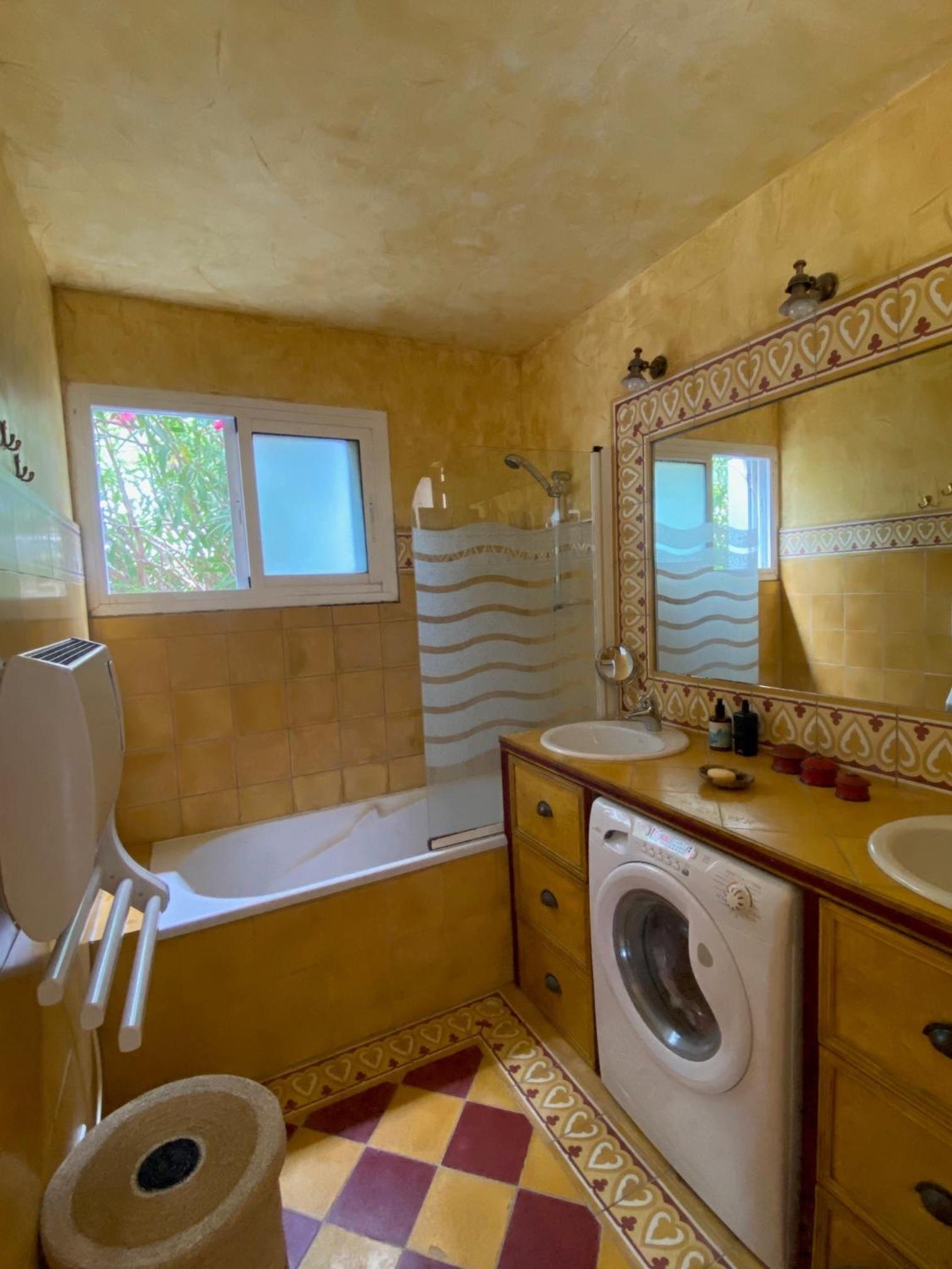 Maison 300 m de la plage avec un bel extérieur