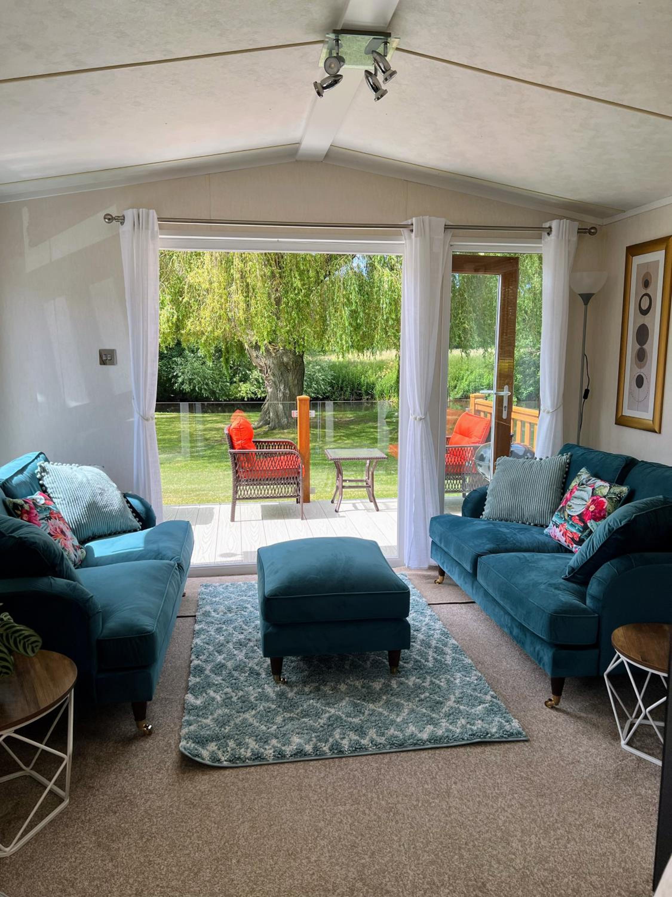 Riverbank Lodge
