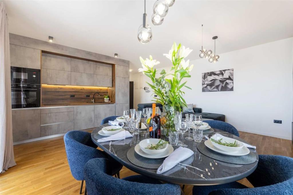 Luxury Penthouse ARIA view 3