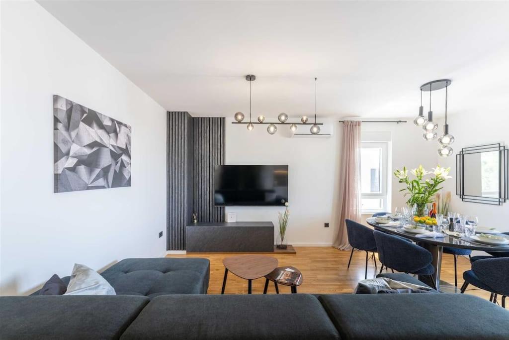 Luxury Penthouse ARIA view 4