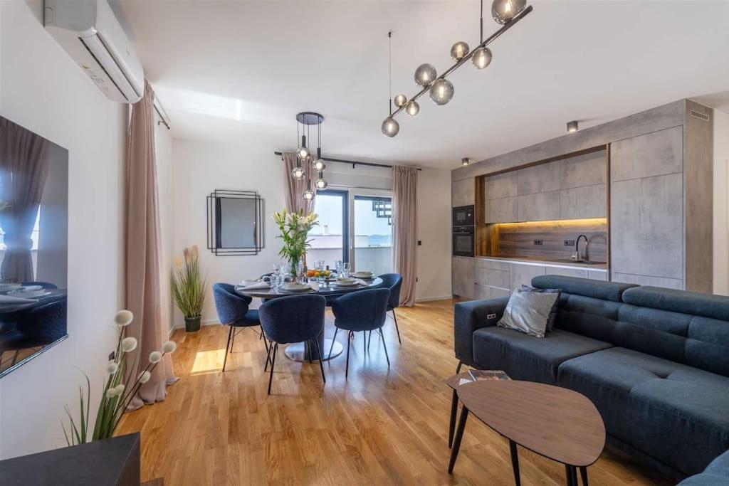 Luxury Penthouse ARIA view 2