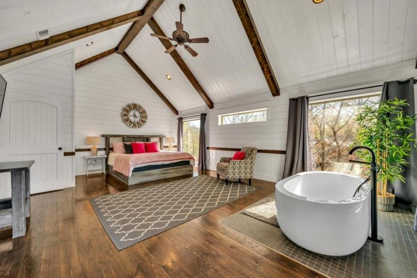 Magnolia Peak, Mountain View, Hot Tub, Sleeps 4 view 5