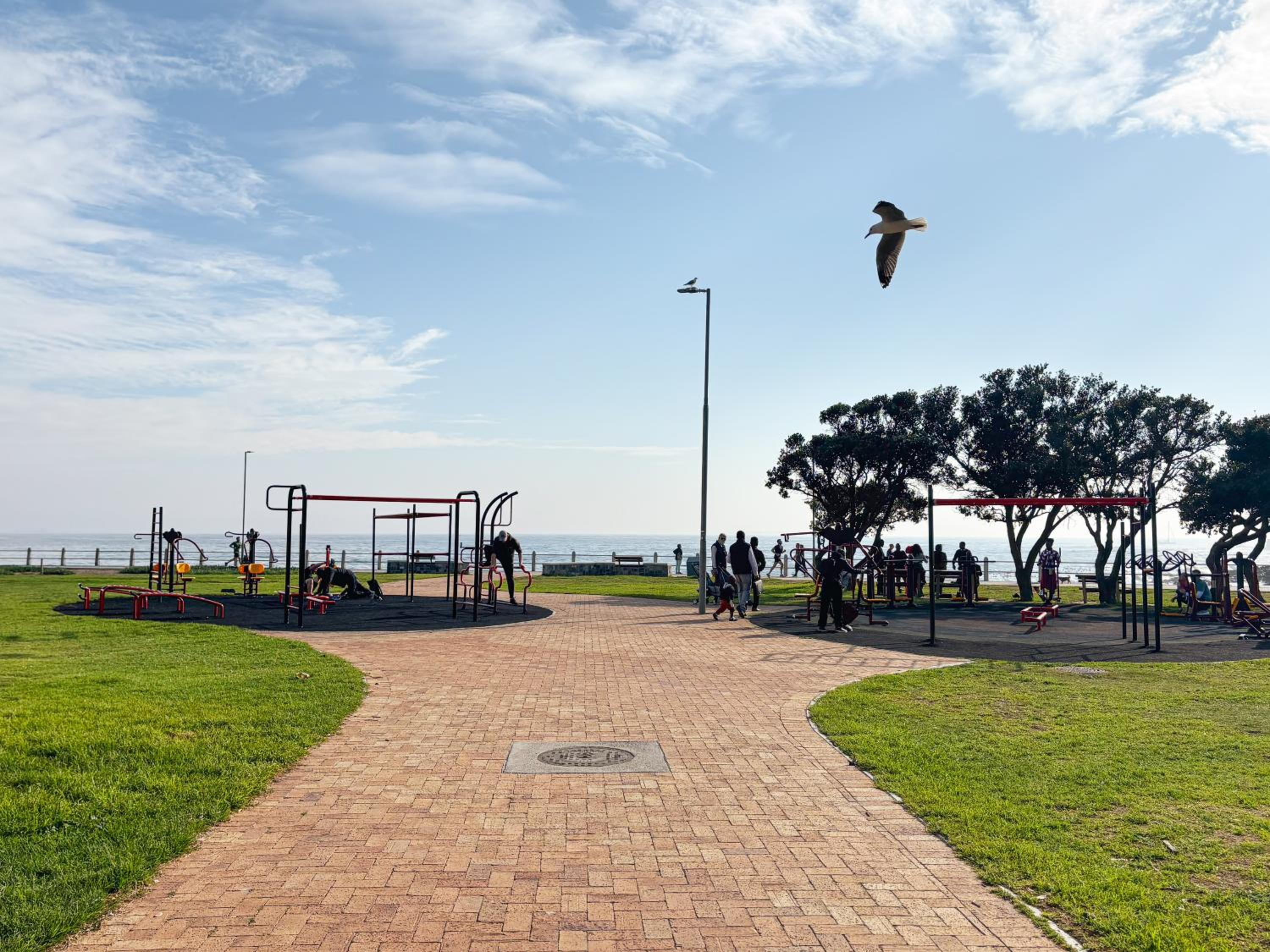 Cosy, Eclectic Apartment in Sea Point view 3