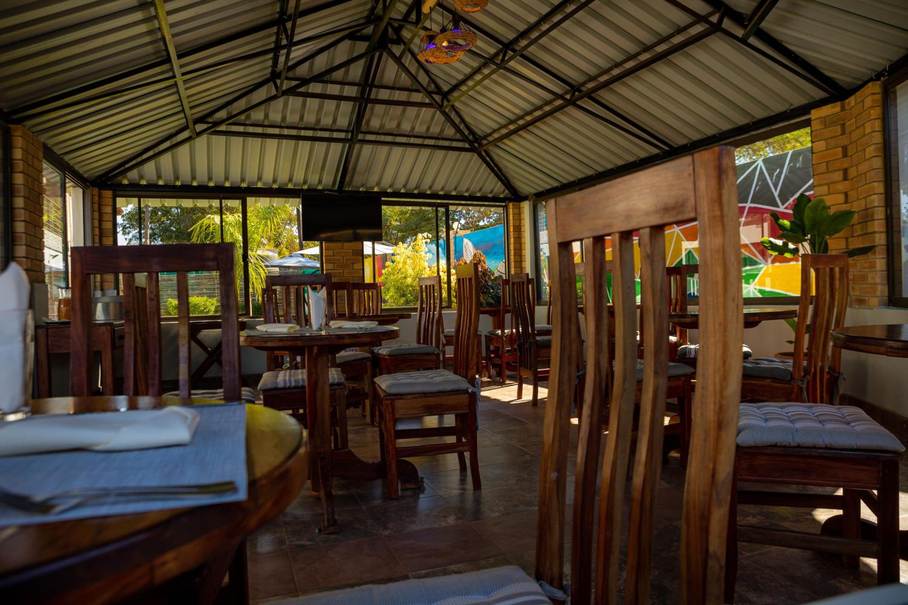 Amakhosi Hotel