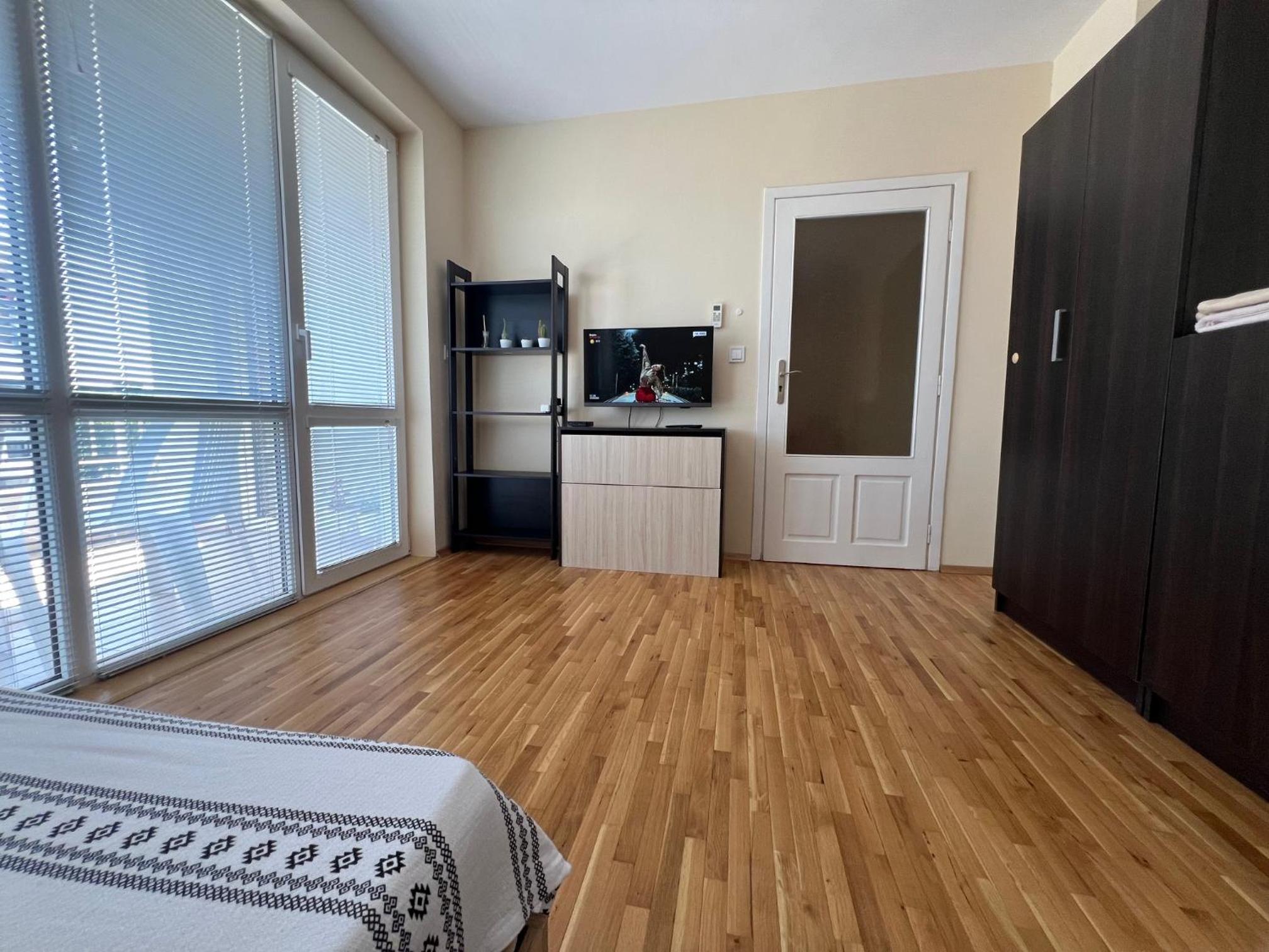Breeze Reunion Apartment