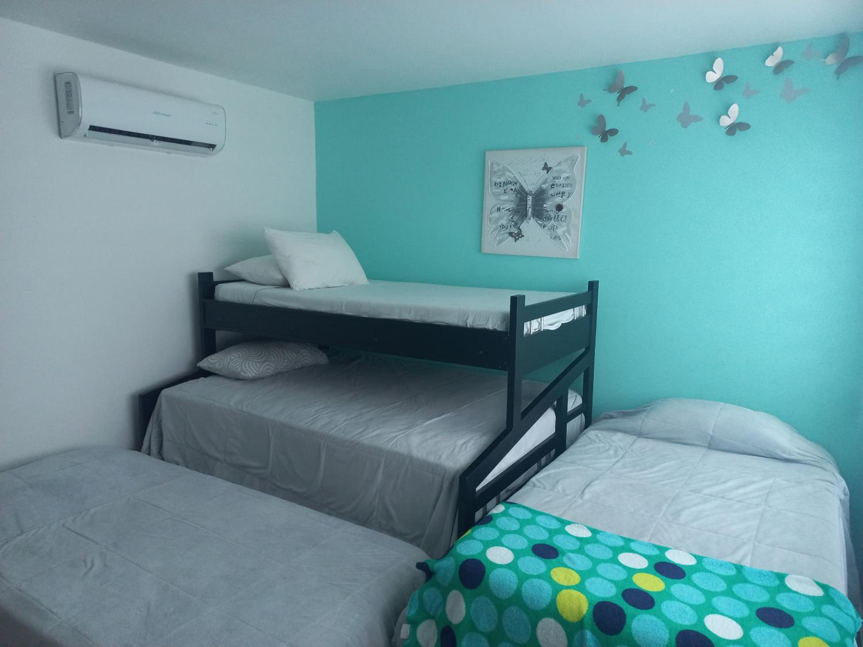 Luxury Beachfront Apartment 6 guests plus 1