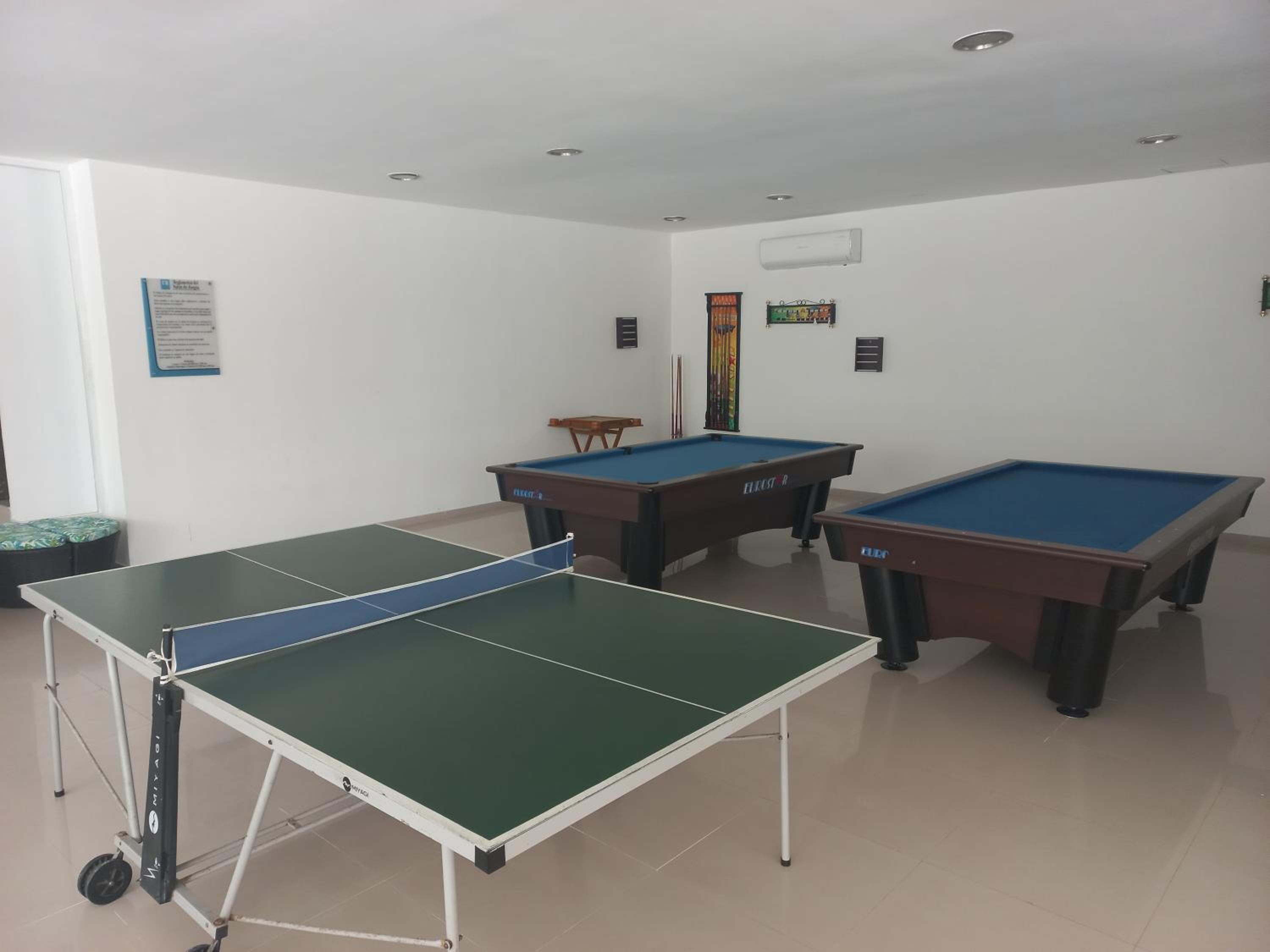 Luxury Beachfront Apartment 6 guests plus 1