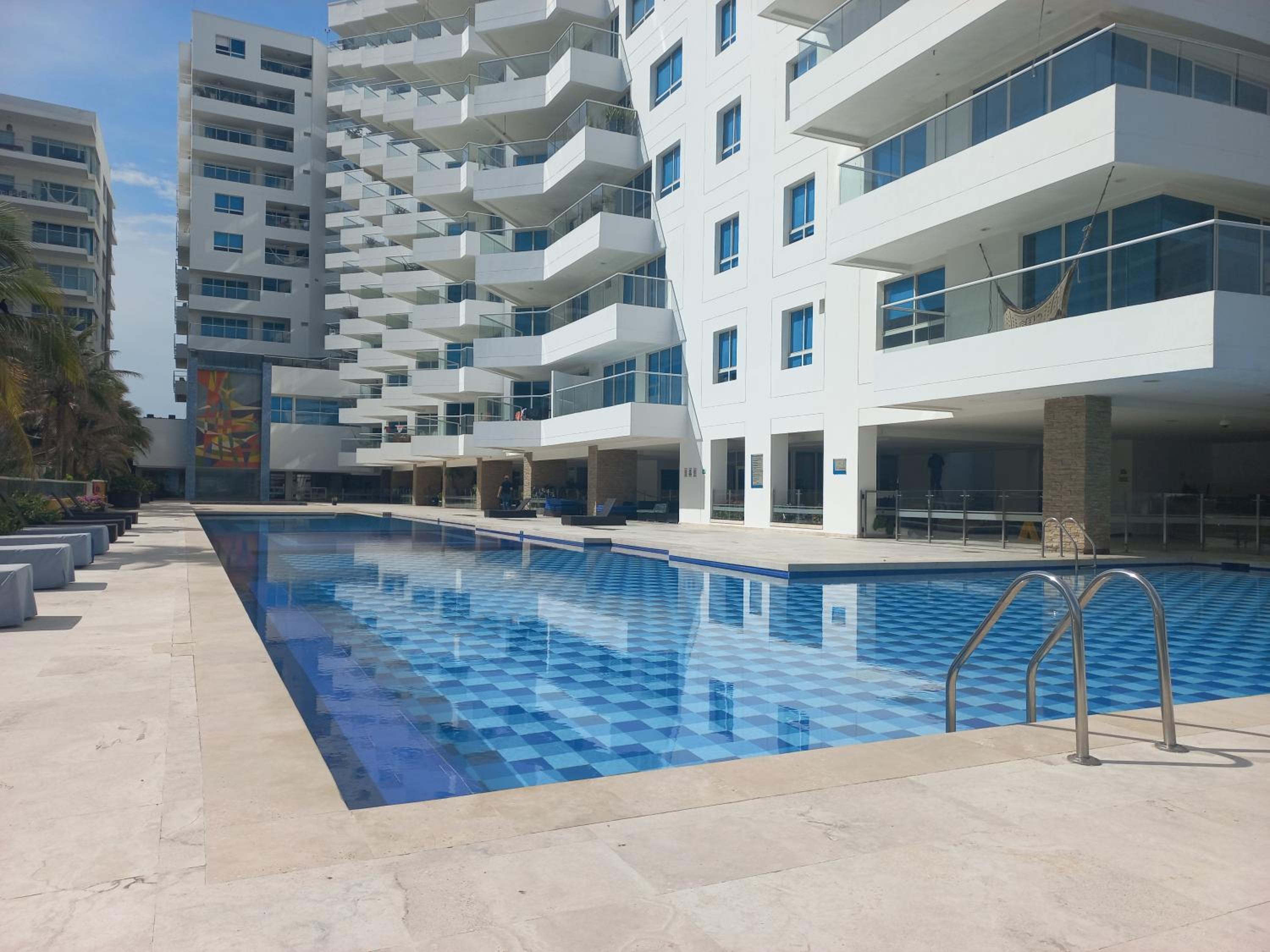 Luxury Beachfront Apartment 6 guests plus 1