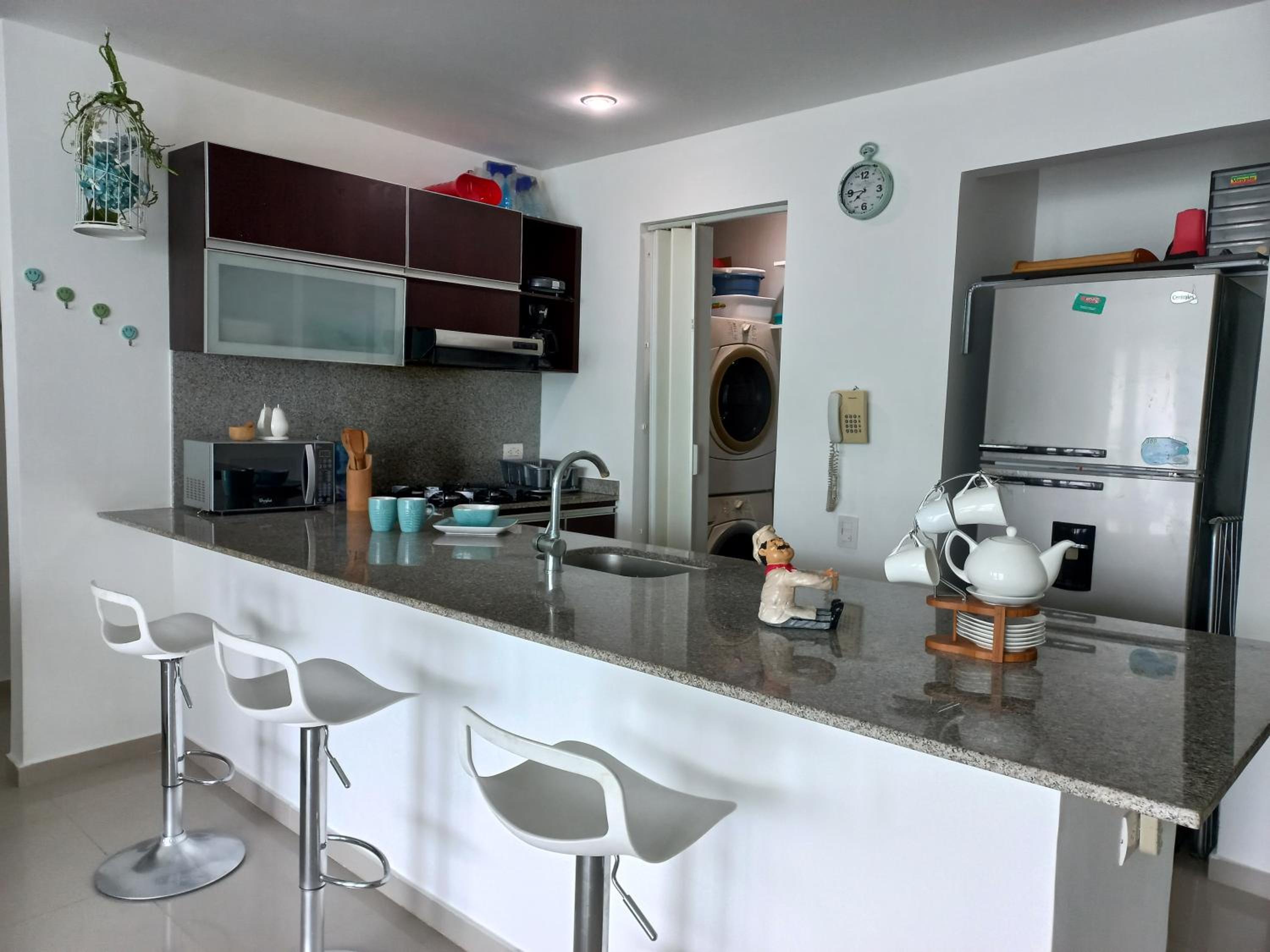Luxury Beachfront Apartment 6 guests plus 1