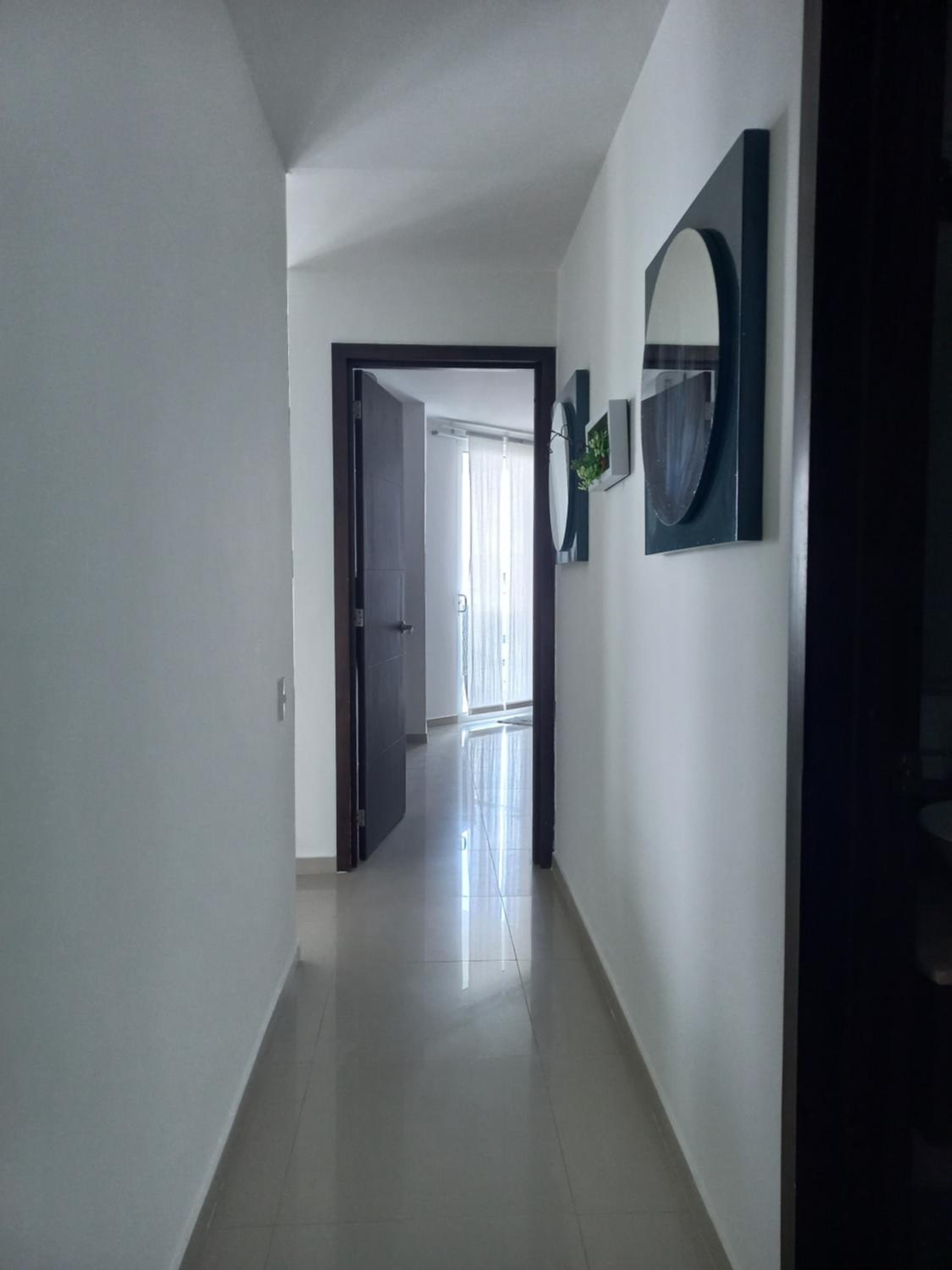 Luxury Beachfront Apartment 6 guests plus 1