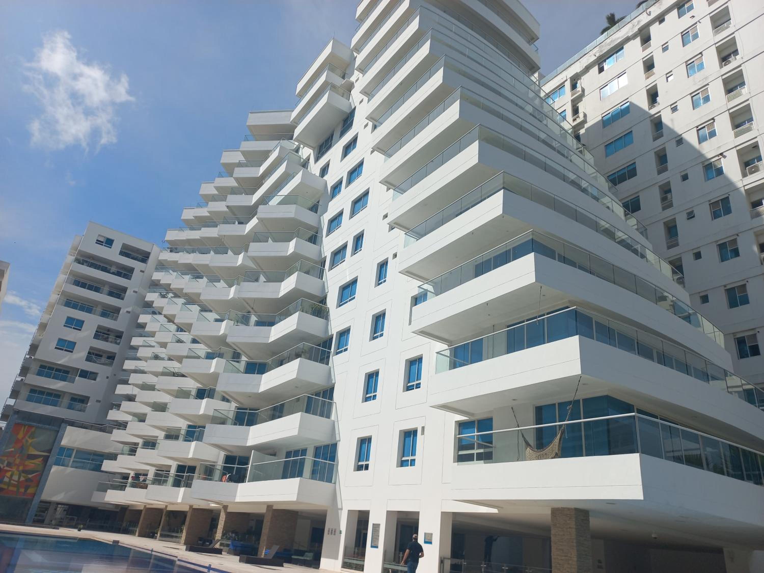 Luxury Beachfront Apartment 6 guests plus 1
