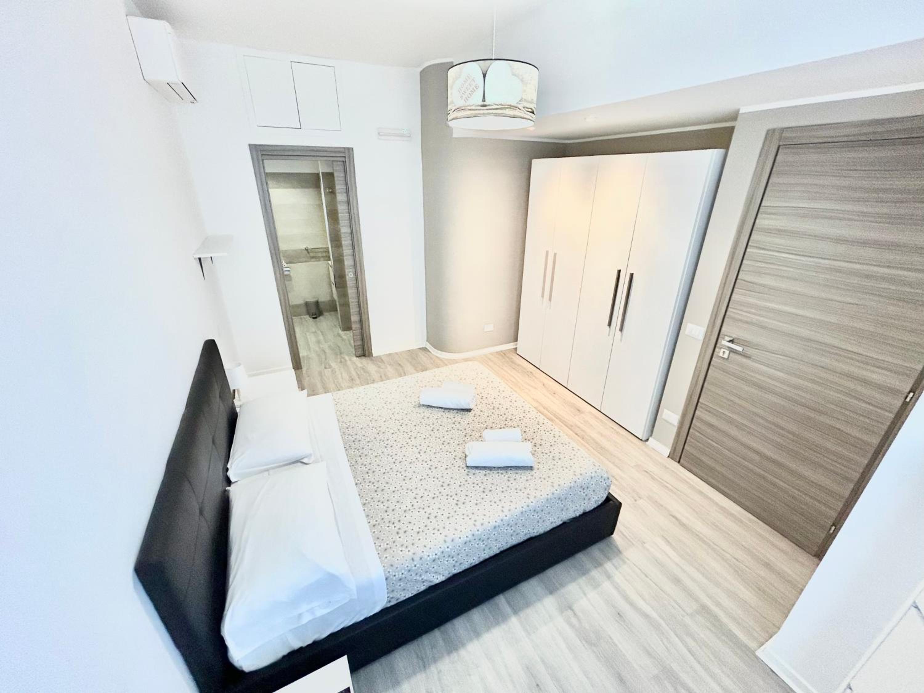 Un Letto Ideale EUR - UN LETTO IDEALE