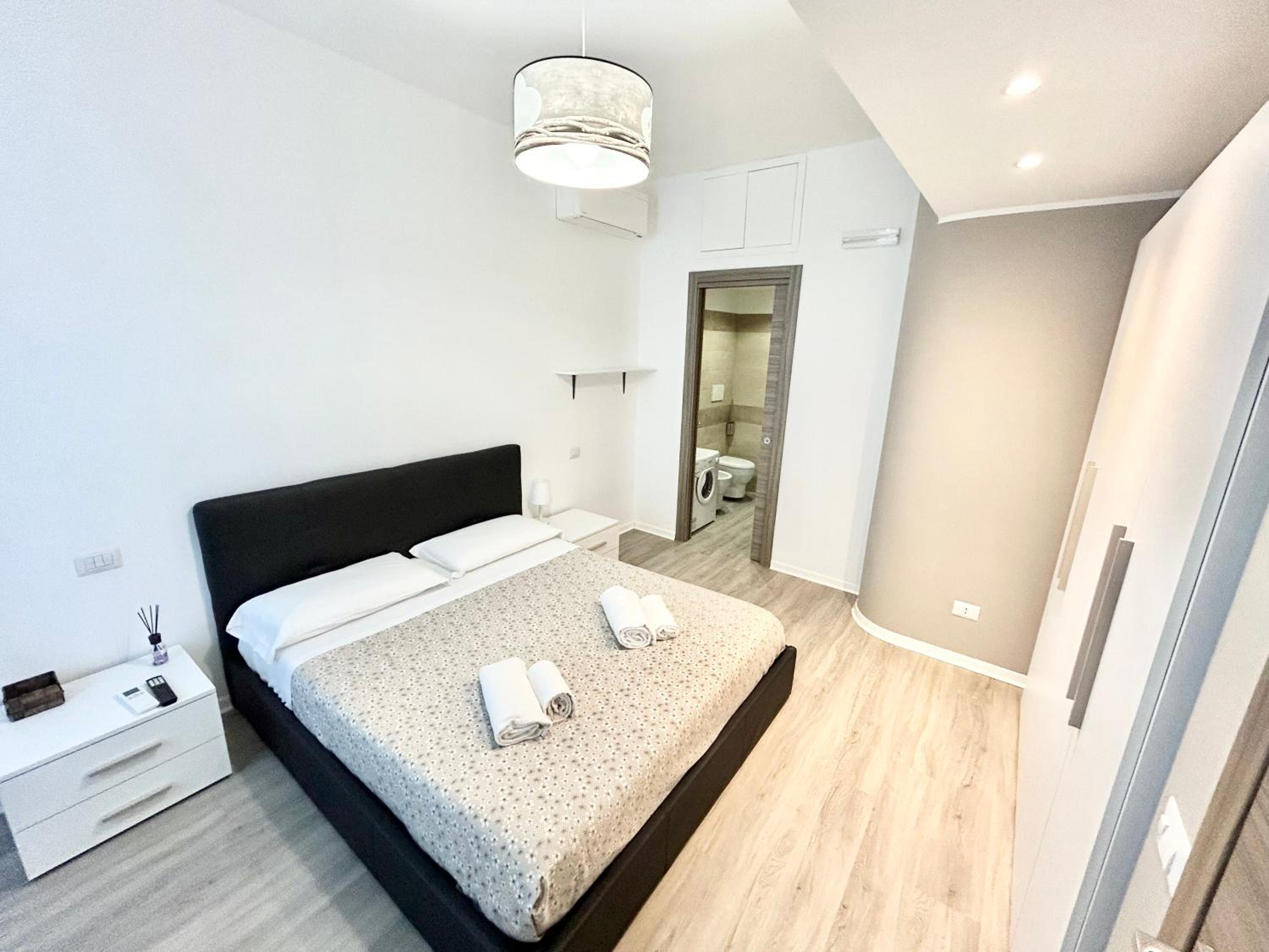 Un Letto Ideale EUR - UN LETTO IDEALE