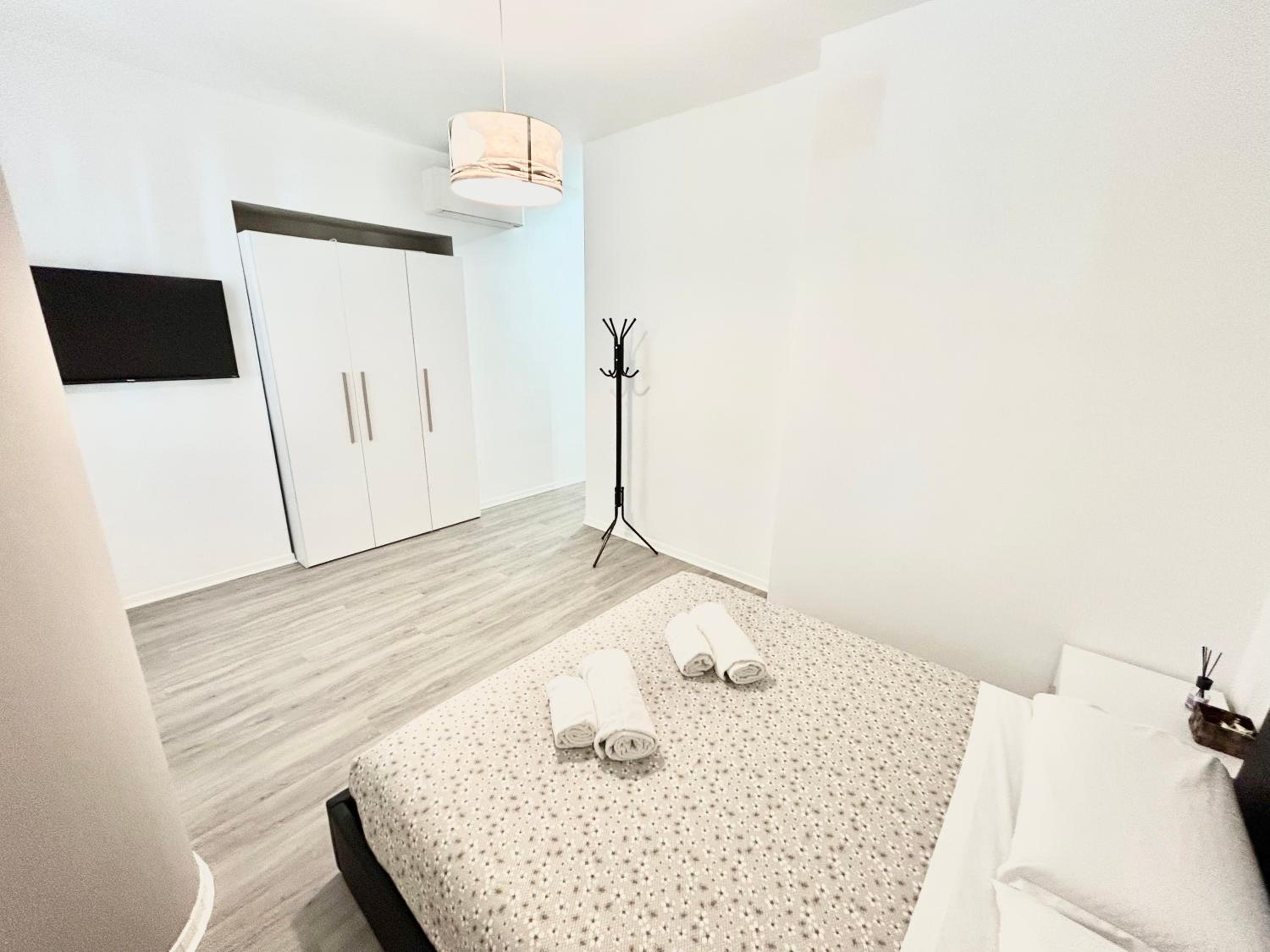 Un Letto Ideale EUR - UN LETTO IDEALE