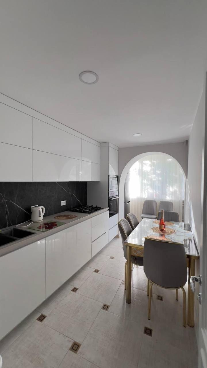 Newly Renovated, Bright, Spacious and Cosy apartment