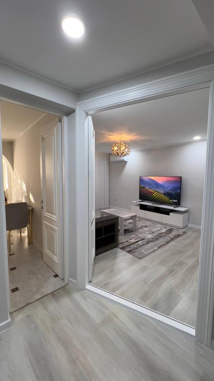 Newly Renovated, Bright, Spacious and Cosy apartment