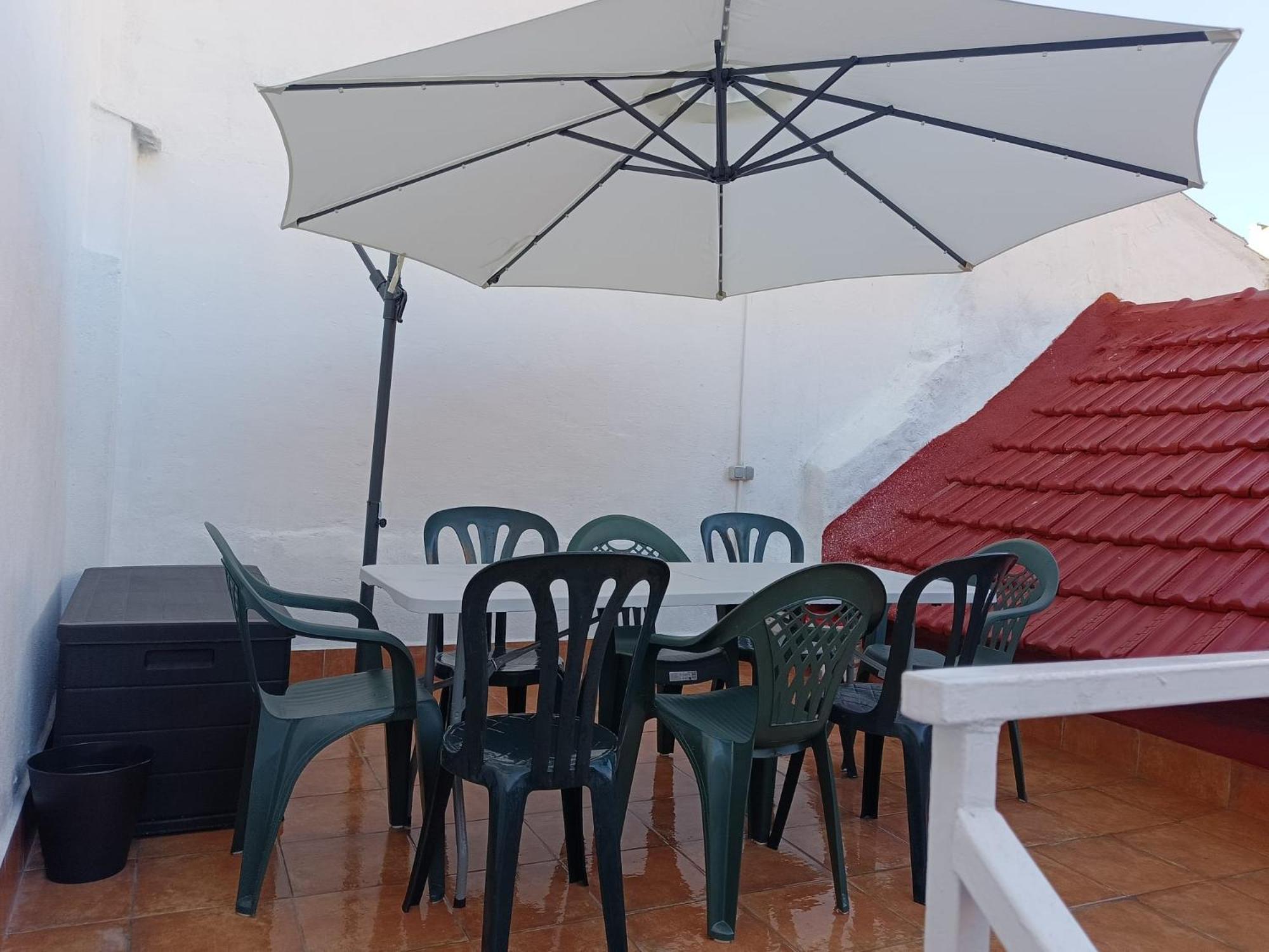 Apartamento céntrico con patio privado y terraza ideal para grupos