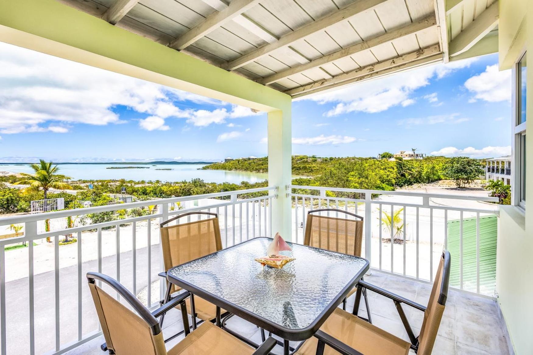 Hotel Chalk Sound Jungle Oasis Good WiFi Walk to Beach - Image 1