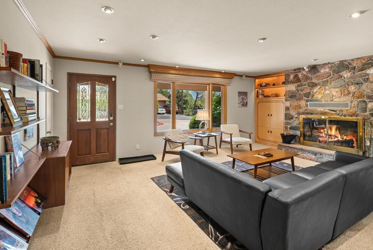 NEW Secluded Mountain Shadows Escape with Sunroom Spa view 5