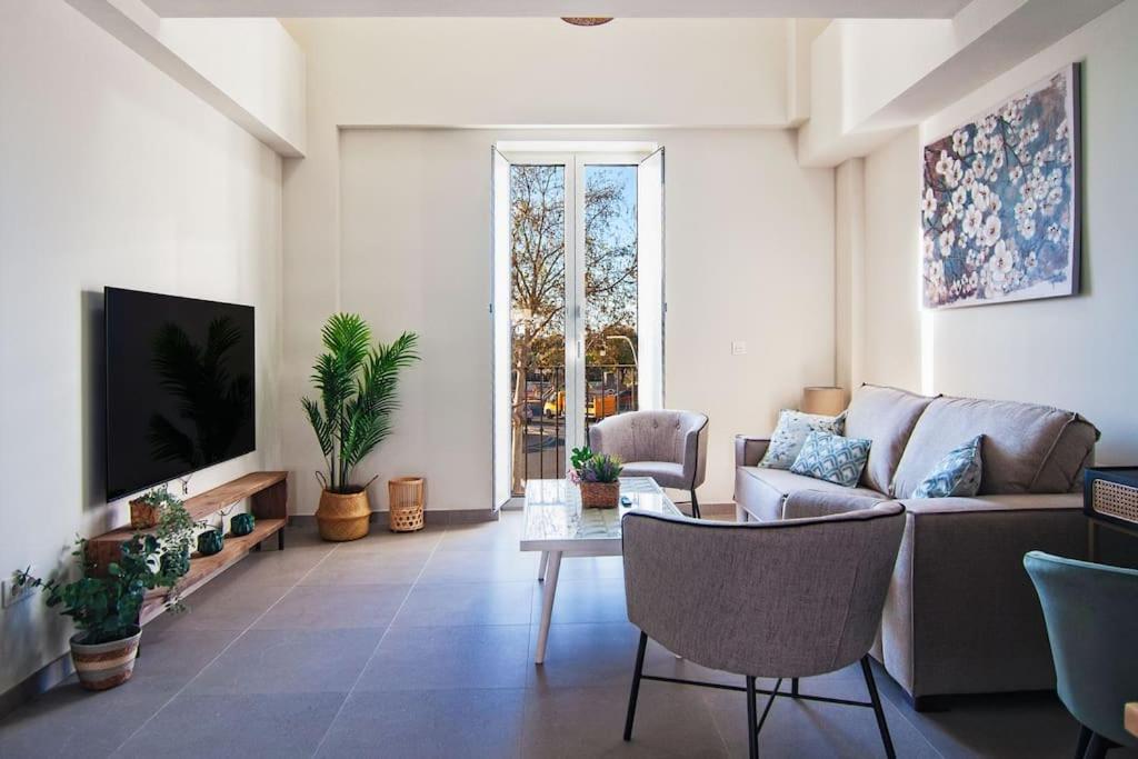 Live Like a Local in This Contemporary Duplex