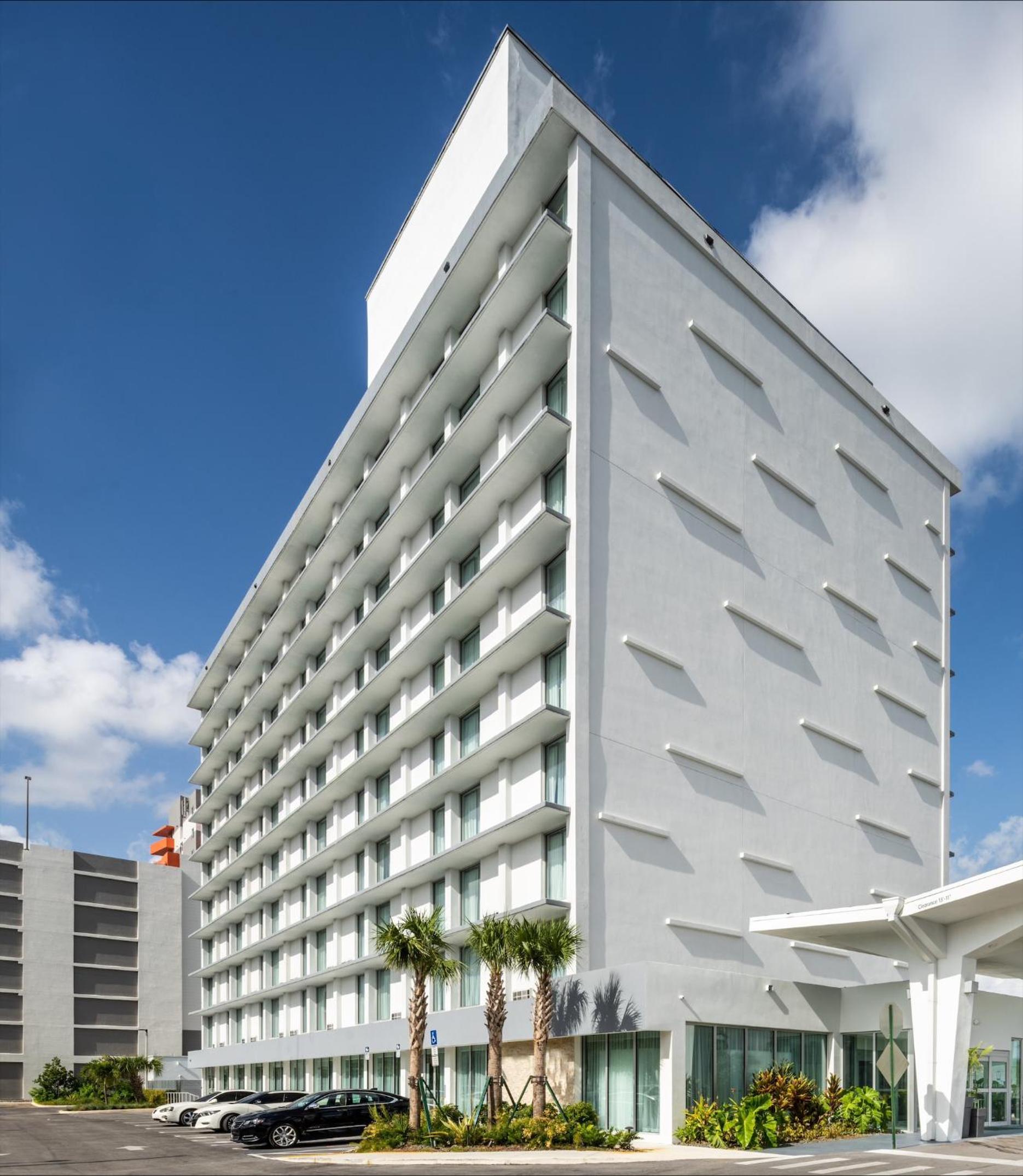 DoubleTree by Hilton Miami North I-95 — Miami