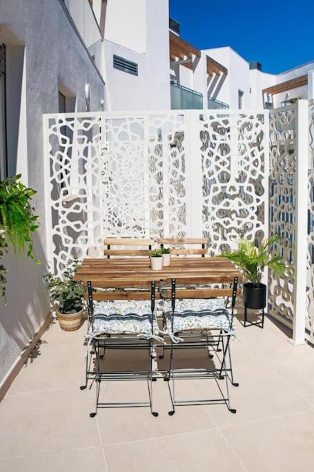 Live Like a Local in This Contemporary Duplex