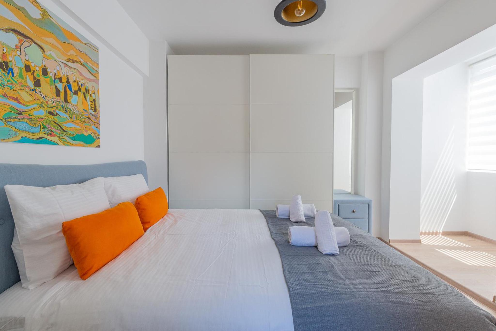 The Theatre-Ultracentral Deluxe Apartment