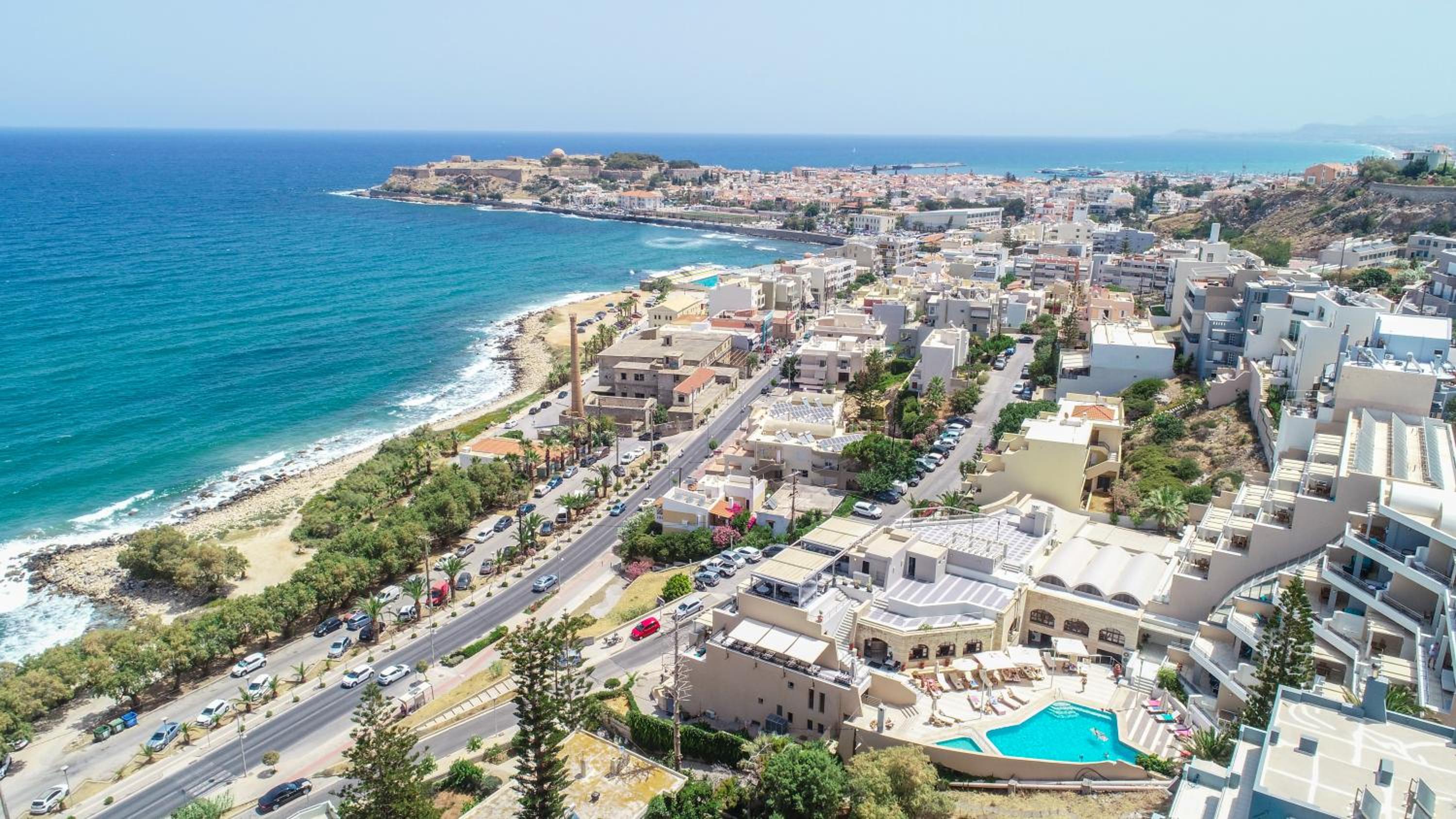 Macaris Suites & Spa