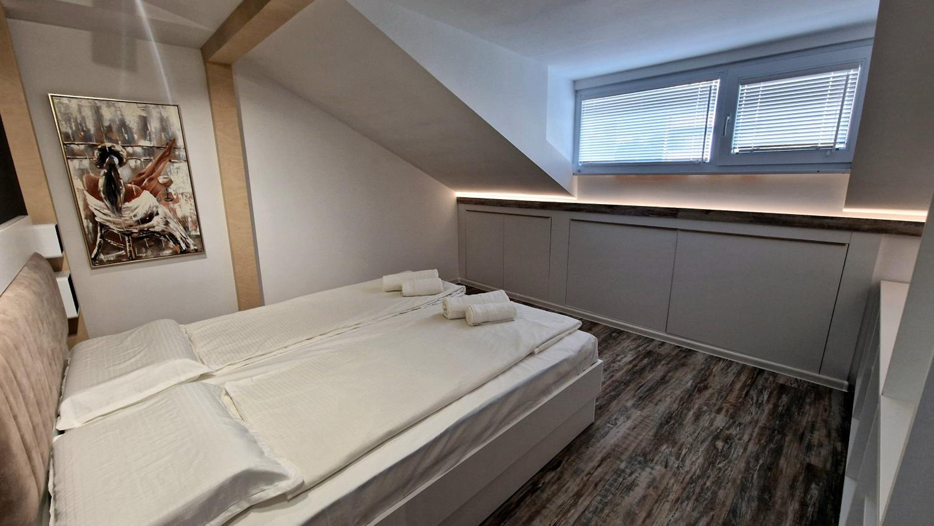 Charming City Center Loft Apartment