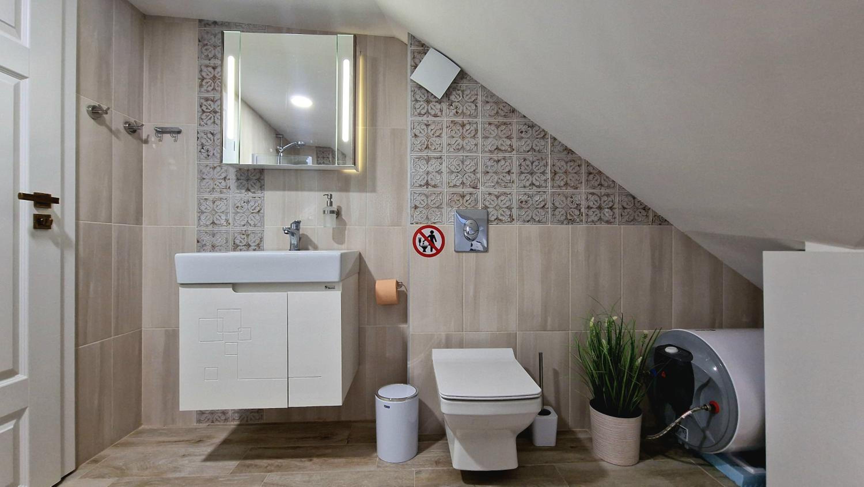 Charming City Center Loft Apartment