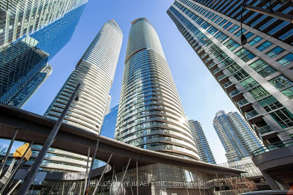 Modern studio High Floor ,CN Tower, ScotiaArena