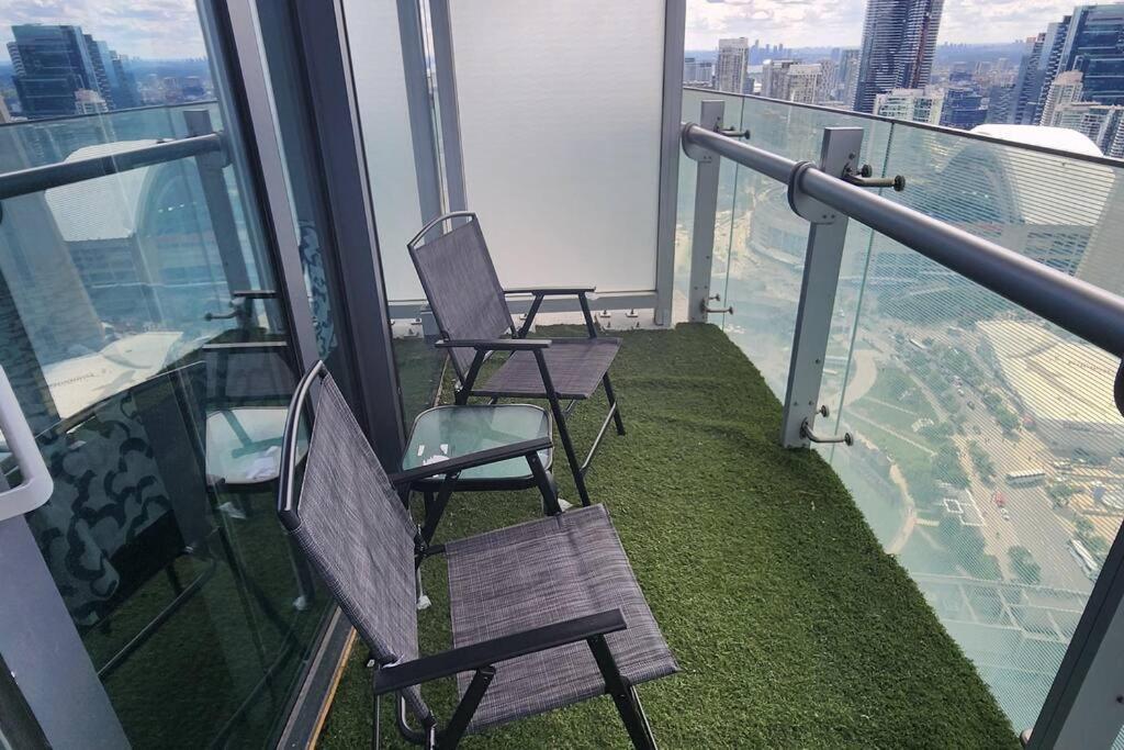 Modern studio High Floor ,CN Tower, ScotiaArena