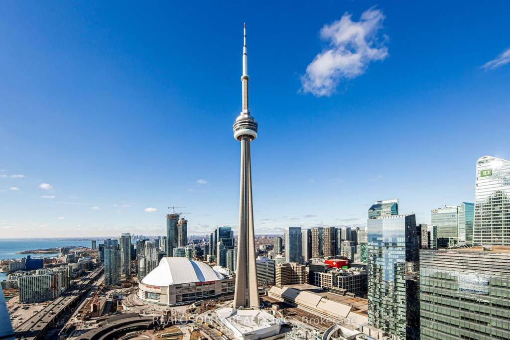 Modern studio High Floor ,CN Tower, ScotiaArena