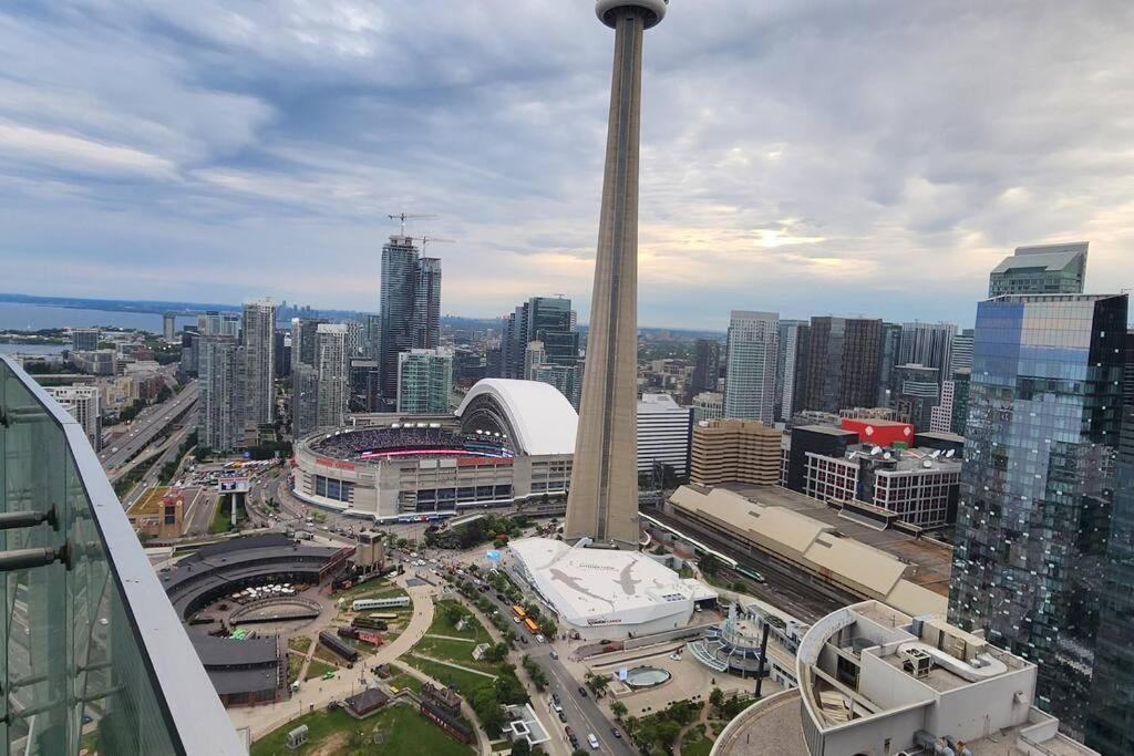 Modern studio High Floor ,CN Tower, ScotiaArena