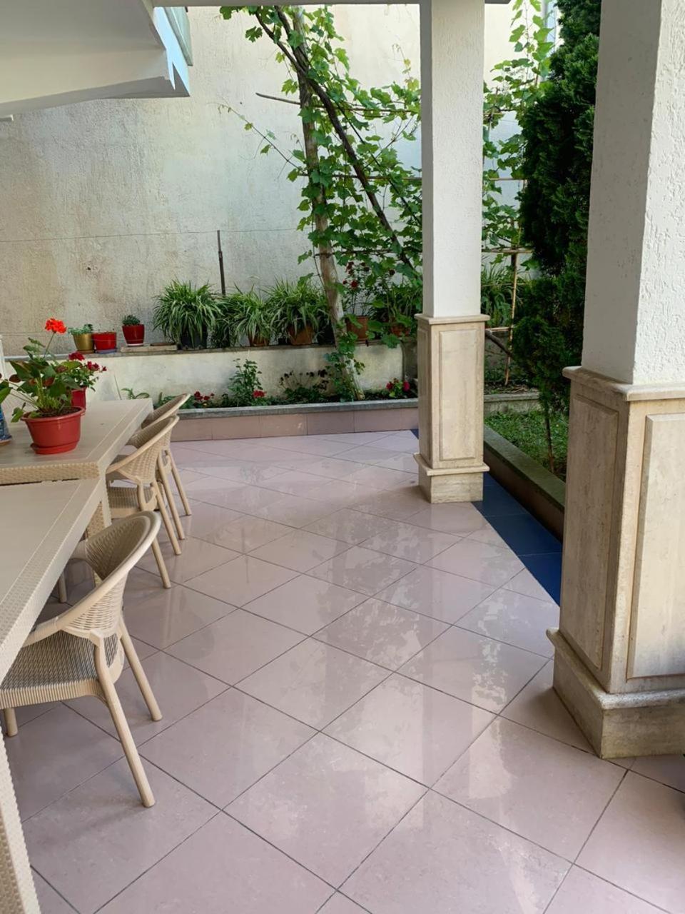 Mani rooms