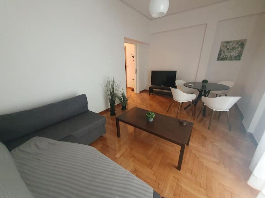 George's Cozy 60m2 Apartment 7' Metro
